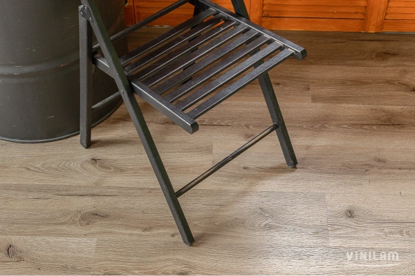 Клеевая кварцвиниловая плитка VINILAM Glue Дуб Дамп (Rich) 8838 Glue